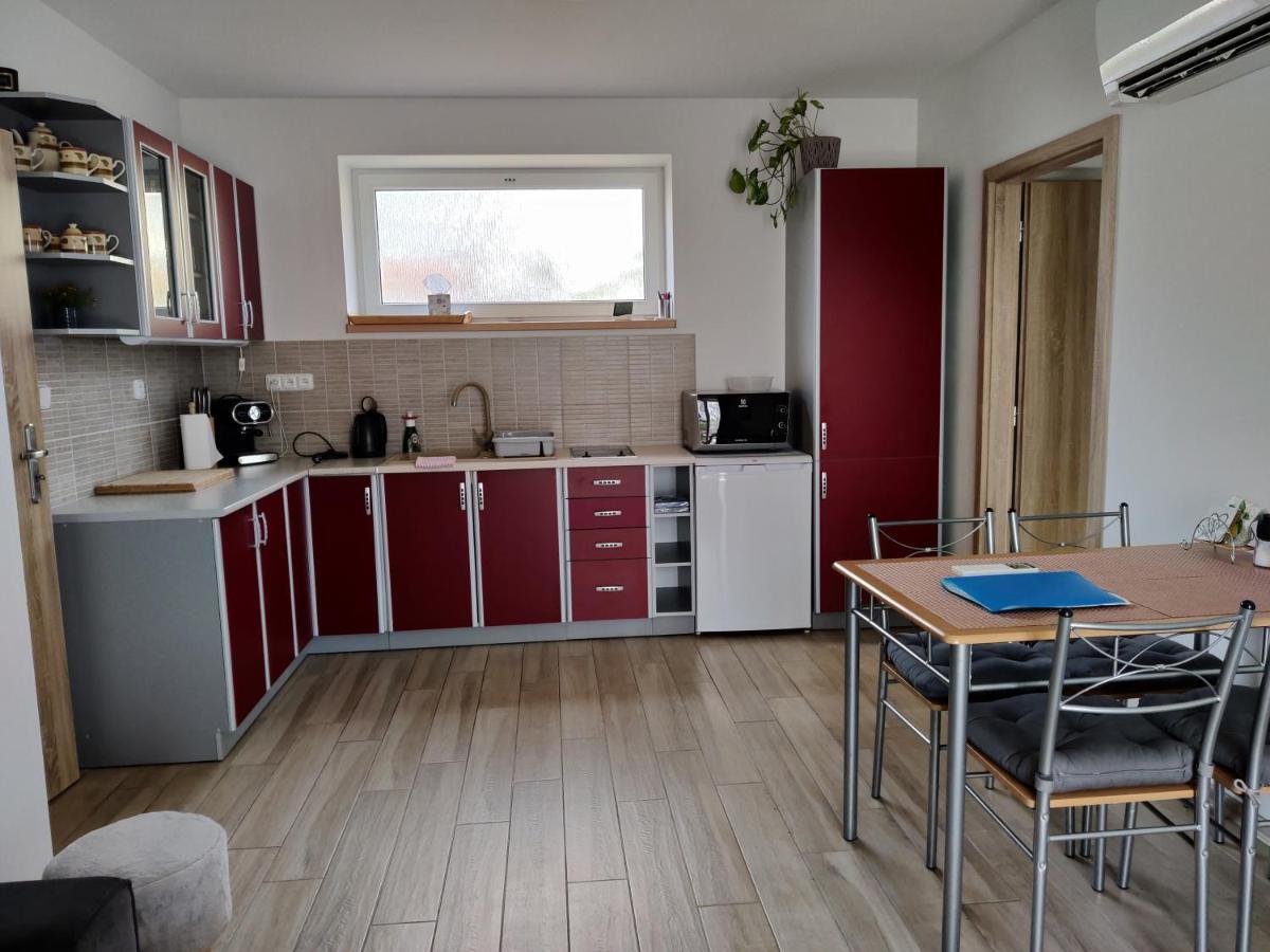 Apartman Pod Lipou - Samostatny Objekt Jaromer Luaran gambar