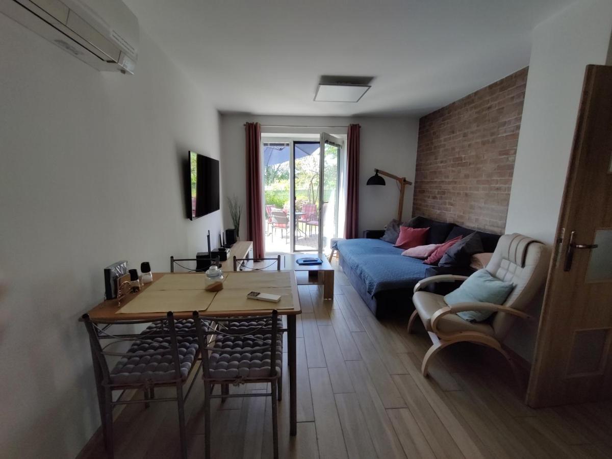 Apartman Pod Lipou - Samostatny Objekt Jaromer Luaran gambar